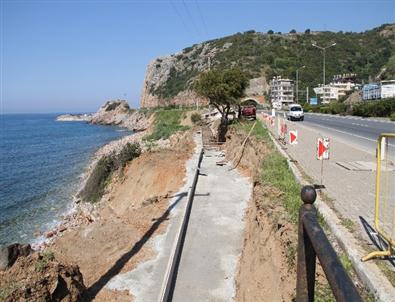 Alanya’da Yol, Menfez, İstinat Duvarı Çalışmaları Devam Ediyor
