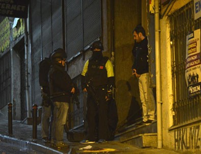 DHKP-C operasyonunda polis 11 çelik kapıyı kırıp içeri girdi