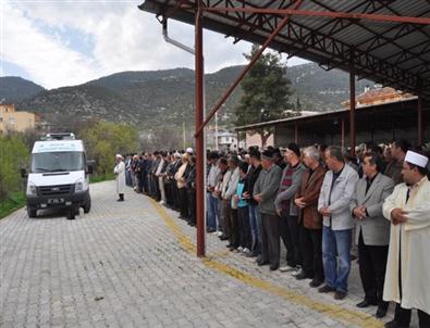 Baba-oğlu Yan Yana Defnedildi