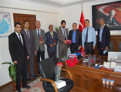 Samsat Müftülüğü'nden Gül ve Kitap Takdimi