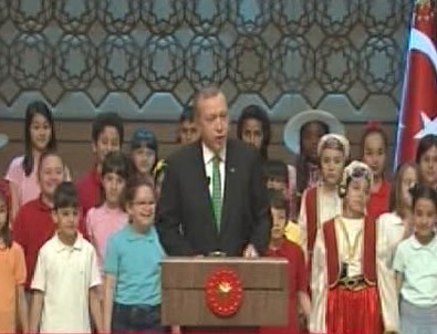 Cumhurbaşkanı Erdoğan dünya çocuklarıyla birlikte şarkı söyledi