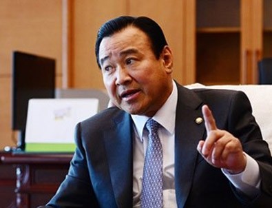 Yolsuzlukla Suçlanan Başbakan Lee, istifa etti
