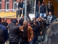 Ak Parti'nin adayına sopalı saldırı