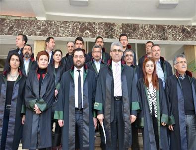 Çavder, Meslektaşları İçin Adliye Önünde Açıklama Yaptı