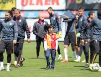 MEHMET SELİM KİRAZ - Şehit savcı Mehmet Kiraz'ın oğlu Galatasaray idmanında