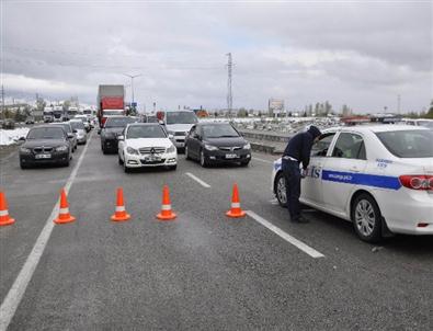 Seydişehir-antalya Yolu Kar Nedeniyle Trafiğe Kapandı