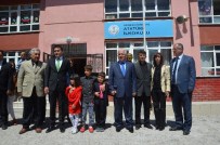 Vali Tuna’dan Bayrağı Öpen Çocuğa Ziyaret