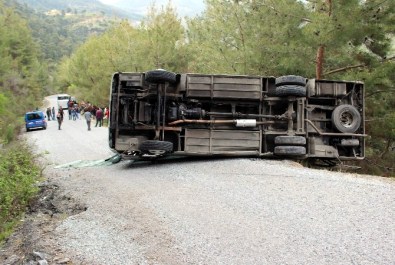 Aydın’da Trafik Kazası, Midibüsten Çıkanlar Yaşadıklarına İnanamadı