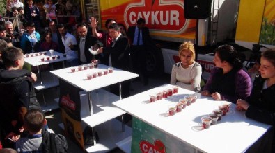 Diyarbakır’da ‘çay İçme Yarışması’ Düzenlendi