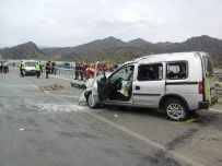 BAYıNDıRLıK VE İSKAN BAKANı - Cenaze Yolunda Kaza: 1 Ölü, 3 Yaralı