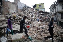 EMNİYET MÜDÜRÜ YARDIMCISI - Nepal’de Ölü Sayısı 2 Bine Yükseldi