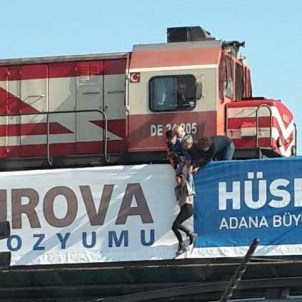 Köprüden atlamak isteyen genç kızı vatandaşlar yakalayarak kurtardı