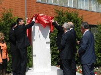 ÖZEL OTURUM - Kosova’da Kayıp Kişiler Heykeli Dikildi