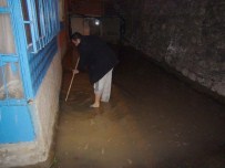 NOHUTLU - Yozgat’ta Yağmur Yağmadan Evler, Cadde ve Sokaklar Su Altında Kaldı