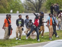 Siyahi genç Freddie Gray'in cenaze töreninde göstericilerle polis çatıştı