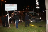 Minibüs İle Otomobil Çarpıştı: 2 Yaralı