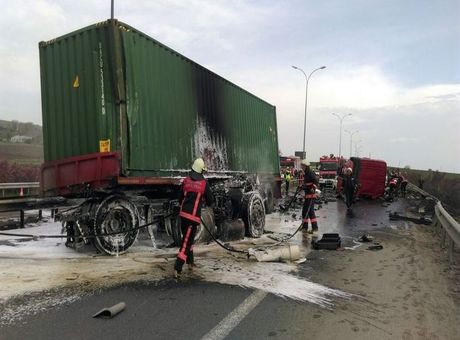 TEM'de korkunç kaza: Ölüler var