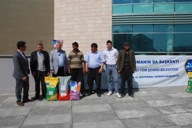 Akyurtlu Çiftçilere Yem Bitkileri Tohumu Dağıtıldı