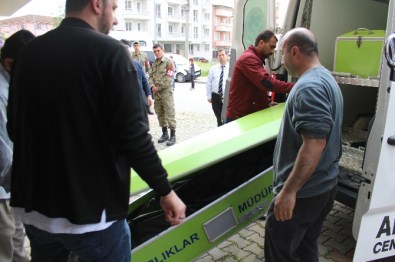 Astsubay evinde ölü bulundu