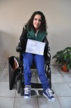 DIPLOMASı - Ayağıyla Resim Yapan Engelli Kızın Azmi