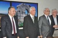 CELALETTIN ÖZDAL - Muhtarlar Derneğinden Vali Fidan Ve Kaymakam Özdal'a Sürpriz