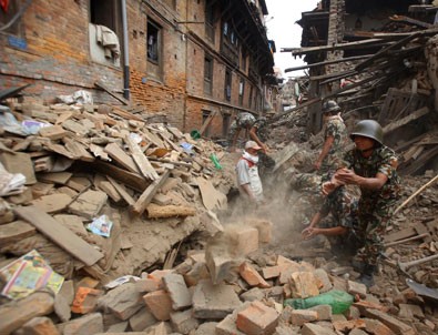 Nepal'deki depremde ölü sayısı artıyor