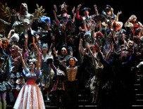 ZORLU GAYRIMENKUL - 'Operadaki Hayalet'in Maskeleri Sevgi Evleri'ne Kaynak Oldu