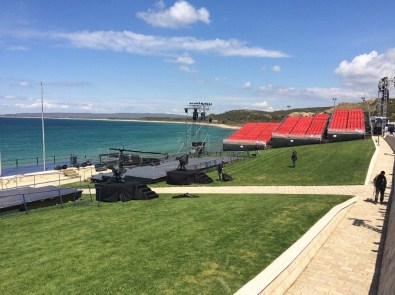 Şafak Ayini Aydınlandı