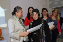 BIRSEN KAYA - Solin Çocuk Oyun Evi'nde Yüzme Öğrenen 42 Kadına Katılım Belgesi Verildi