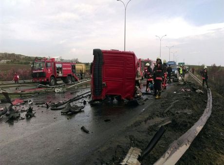 TEM'de korkunç kaza: Ölüler var