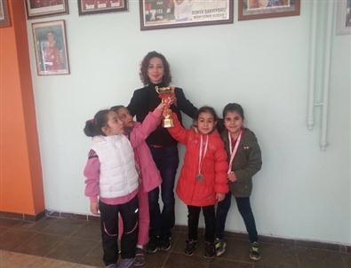 Erzincan’da Minik Sporcuların Cimnastik Gösterileri Büyüledi