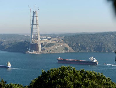 Üçüncü köprünün dev tabliyesi 14 saatte yerleştirildi