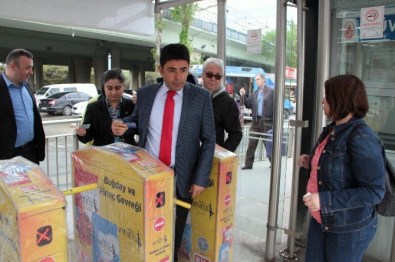 AK Parti Milletvekili Adayı Kıtaları Metrobüsle Aştı