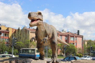 Ankara'nı Dinozoru Yerini Aldı