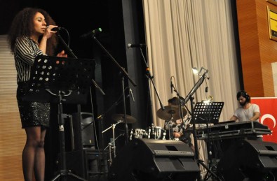 Bursa'da 'Türkiye'den Kadın Sesi'Caz Konseri Verildi