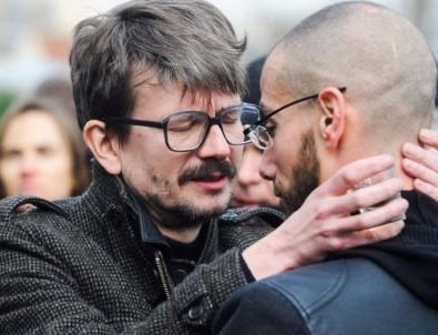 Charlie Hebdo çizeri kararını verdi