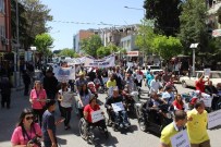 Engelliler Ve Yabancı Öğrenciler Kortejde Buluştu