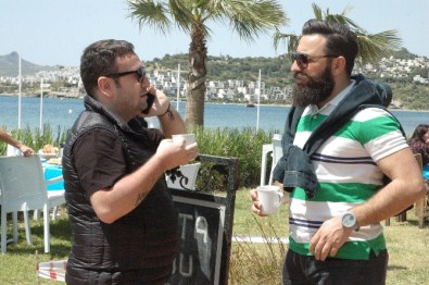 Hande Yener'in Sahnesini Paylaşacağı Bu Adam Kim ?