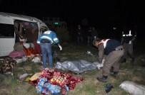 İşçileri Taşıyan Minibüs Devrildi Açıklaması 1'İ Bebek 3 Ölü, 12 Yaralı
