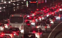 İstanbul'da Trafik Durma Noktasına Geldi