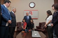 O Çocukla Kardeşine Bir Hediye De Bakan Yılmaz'dan