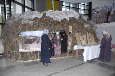 Somalili Çocukların Eğitim Gördüğü 'Çalı Medrese'Ankara'da Sergileniyor