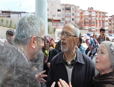 Sağlık Çalışanları Doktora Yapılan Saldırıyı Kınadı