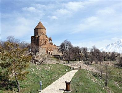 (özel Haber) Akdamar Kilisesinde Tehlike Çanları Çalıyor
