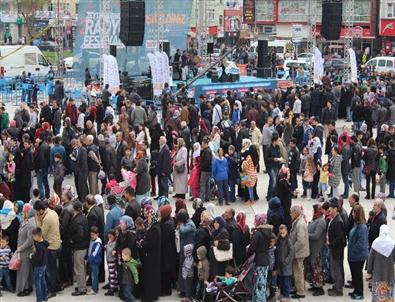 Zeytinburnu’nda 15 Bin Kişilik Türkistan Pilavı İkram Edildi