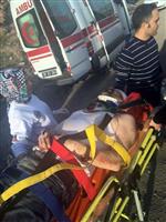 Otomobilden Düşen Adamı Uçuruma Yuvarlanmaktan Çalı Kurtardı