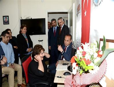 Çağrı Merkezinin Engelli Çalışanı, Halka Hizmete Evinden Katılıyor