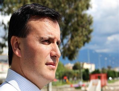 Hem Memur, Hem Yazar ve Hem De Yönetmen