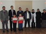 Kaymakam Özçelik'ten Başarılı Öğrencilere Ödül