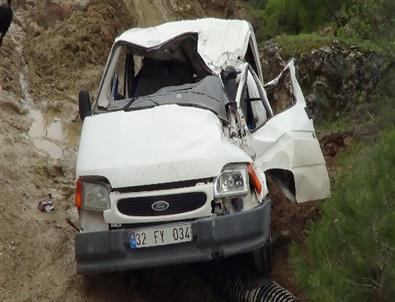 Üzerine Kaya Düşen Minibüsün Sürücüsü Hayatını Kaybetti